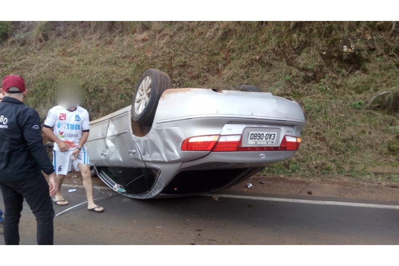​Colisão frontal deixa 4 pessoas feridas na BR 280 em Flor da Serra do Sul