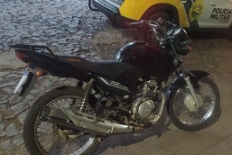 ​PM de Francisco Beltrão recupera moto furtada em Campo Erê.