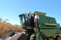 Autoridades colhem milho para oficializar a abertura da colheita agricola de SC. Foto: www.campoere_1.com