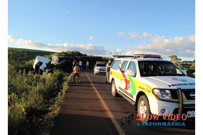Acidente deixou motorista ferido. Foto www.campoere_1 (14)