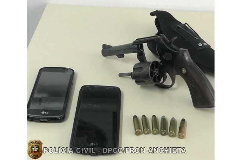 Vereador reconhece arma furtada de sua residência em 2016