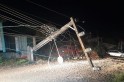 ​Desgovernado veiculo destrói poste de energia em Cunha Porã