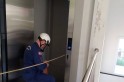 ​Cadeirante cai em fosso de elevador em Quilombo.