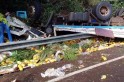 ​Atenção – Caminhão carregado de energéticos tomba na SC 157 – rodovia interditada