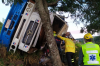 ​Urgente – Carreta tomba na SC 160 em Saltinho e rodovia fica perigosa