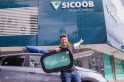 ​Sicoob MaxiCrédito entrega carro elétrico a associado pela promoção ‘Passa no Crédito’
