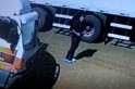 Vídeo - ​Policia  pede ajuda para identificar acusados de furto em cabine de caminhão