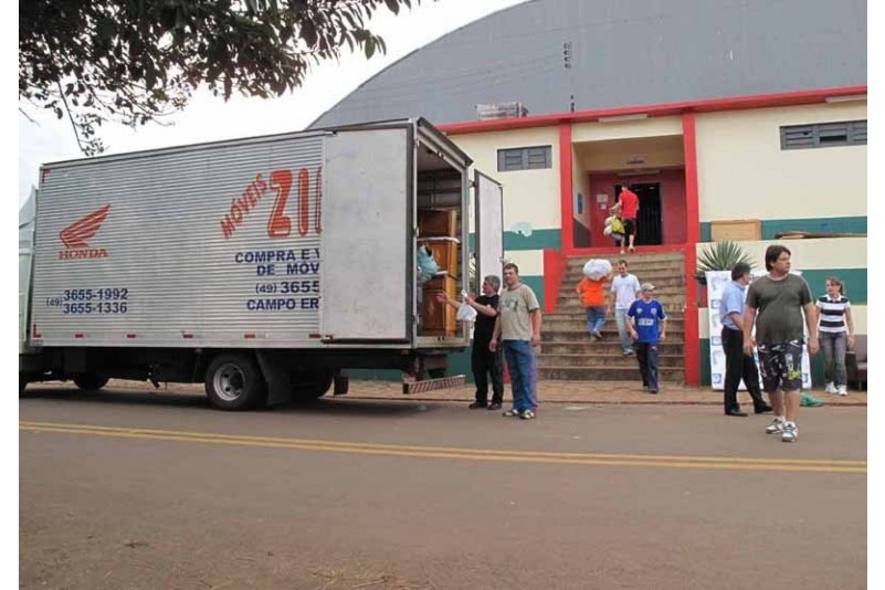 Guaraciaba recebe a maior parte, roupas, utensilhos, um caminhão lotado.