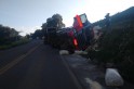 ​Caminhão tomba na SC 160 divisa de Saltinho com Bom Jesus do Oeste.