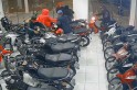 ​Vídeo - Jovens arrombam loja de motos e 4 delas são furtadas