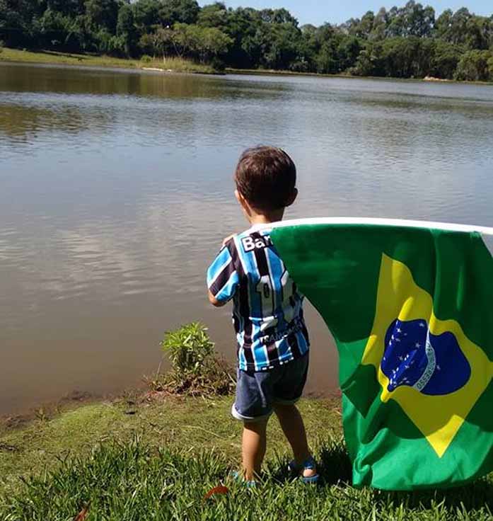 Hino Nacional deve ser cantado na escola?