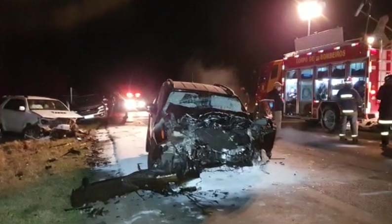 Foto Maikiel Silva/Rede Massa  Fonte: https://ppnewsfb.com.br - https://ppnewsfb.com.br/grave-colisao-entre-tres-veiculos-deixa-feridos-na-pr-280/ .