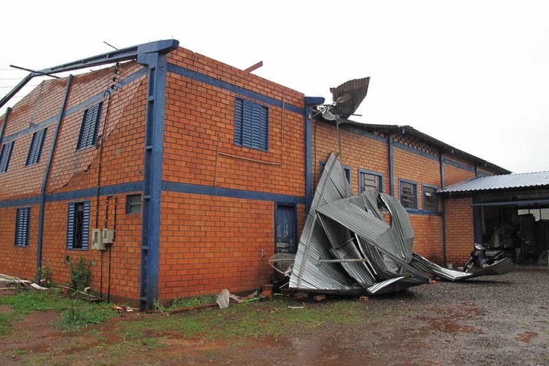 Fábrica de estofados completamente destruída.