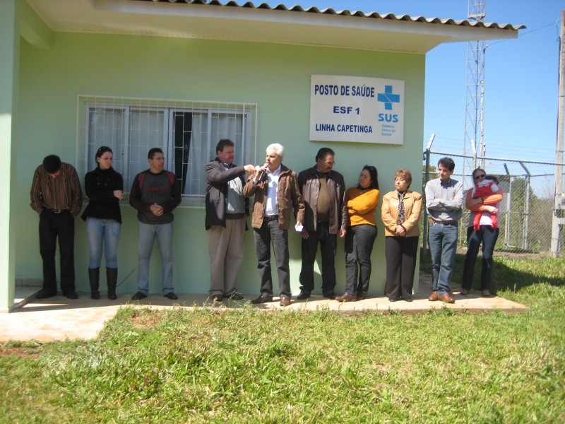 Autoridades participam da reabertura do posto de saúde