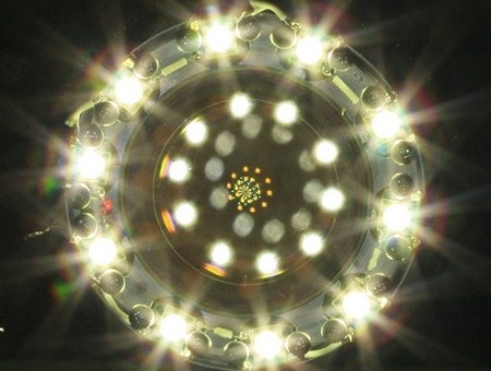 Foto por Flickr
Acesso à internet em banda larga pelo luz do LED chegou a 230 megtabits por segundo; cientistas alemães disseram que conseguem dobrar esta velocidade