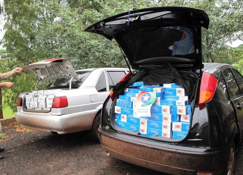 Focus e Santana carregados de cigarros.Foto: slowvideo.com.br