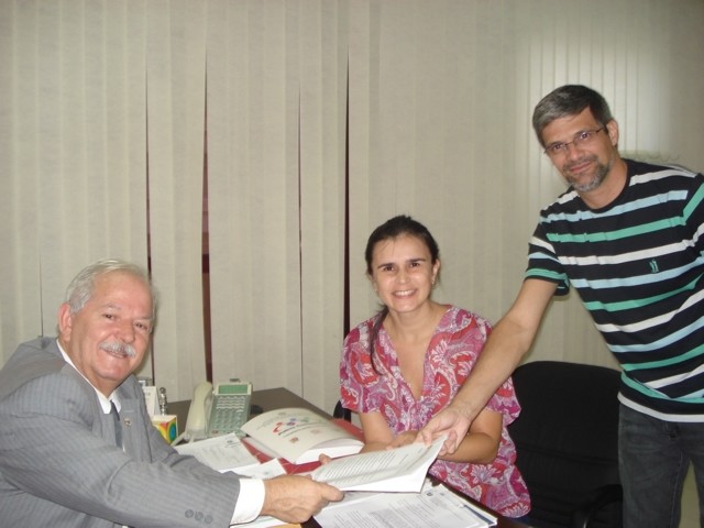 Documento com diretrizes é entregue