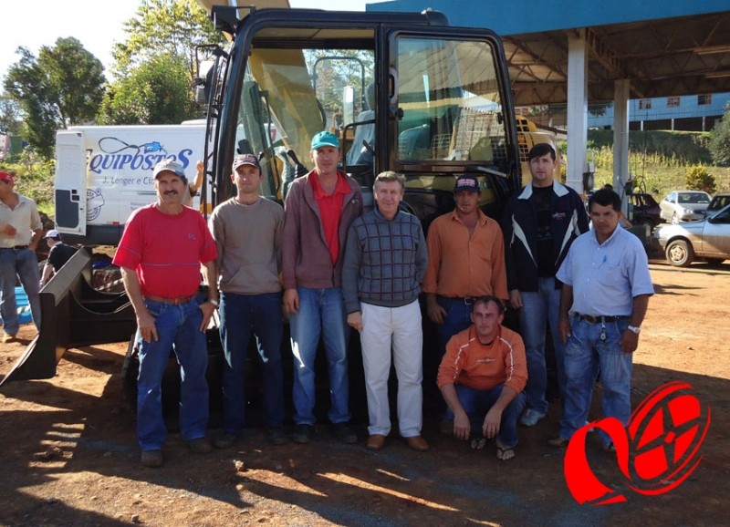 Equipe recebe o equipamento