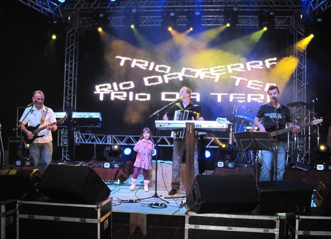 Trio da Terra - 3º CD e site oficial