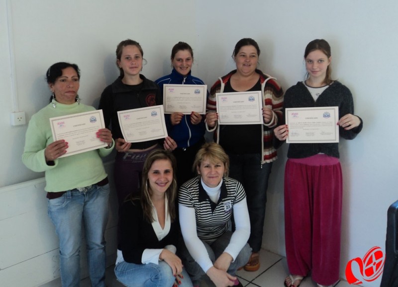 Integrantes do curso de manicure
