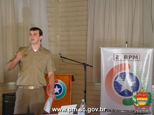 Francis Pierri Ferlin apresentando seu trabalho - Foto Policia Militar