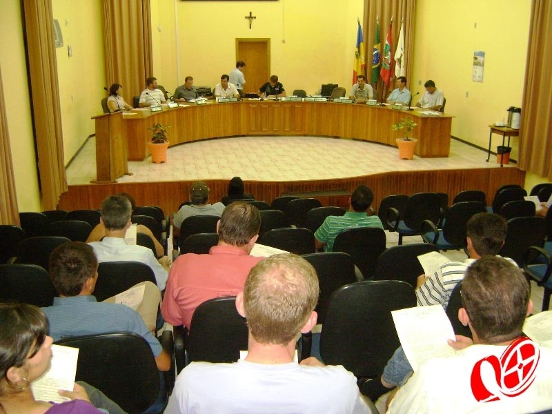Reunião realizada na Câmara Municipal de Veredaores de Campo Erê. Foto: ACANOR