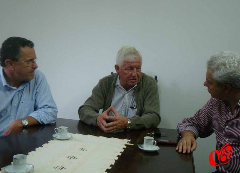 Secretário Dalmo, Diretor Hospital Lidovino e prefeito Odilson