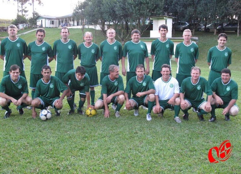 Veteranos de Campo Erê com o novo uniforme