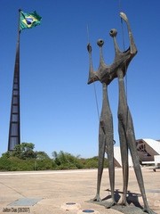 Bandeira na praça dos Três Poderes