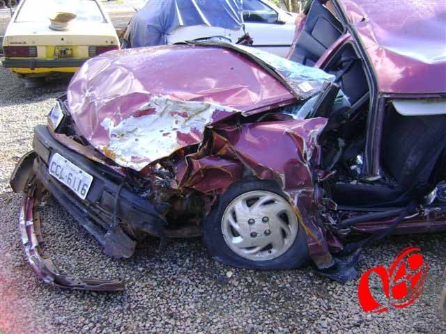 Vectra ficou parcialmente destruido. Foto: www.campoere_1.com