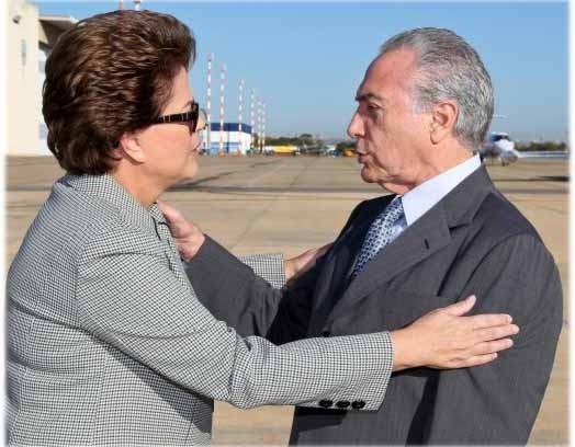 Antes de embarcar ao Uruguai, presidenta e vice tiveram uma rápida reunião na base áerea de Brasília