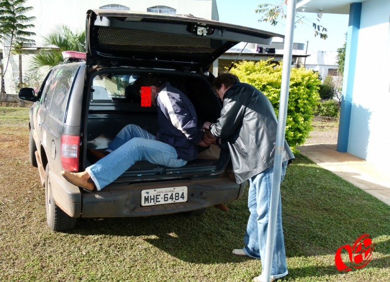 PC cumpre mandados de prisão.