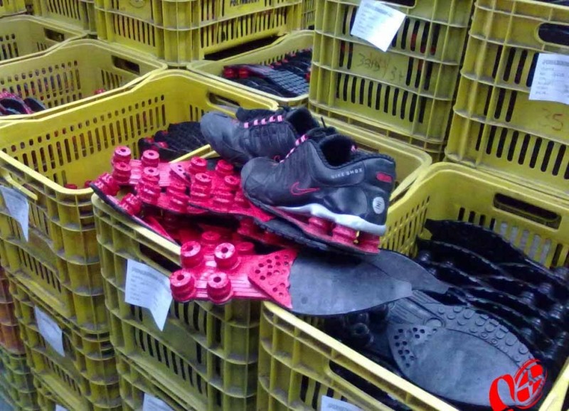 Tenis considerados de marcas mundiais eram fabricados em fundo de quintal. Foto: PC