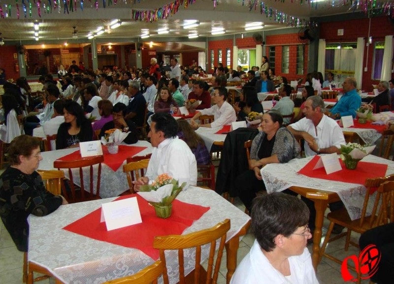 Cerimônia reunião casais, padrinhos e familiares