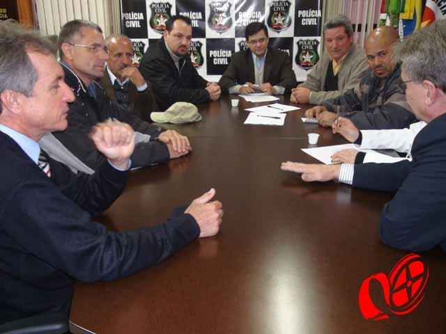 Reunião tenta amenizarar os conflitos.