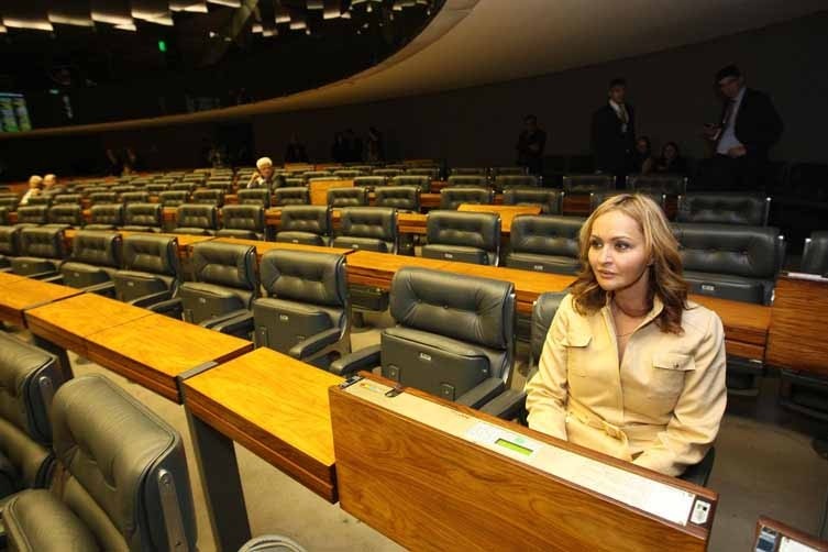 No momento em que a sessão foi iniciada, somente 310 dos 513 parlamentares estavam presentes. 
Foto:Ed Ferreira, Agência Estado
