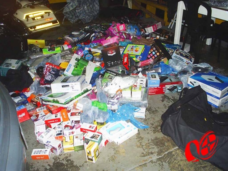 Mercadorias apreendidas em onibus.