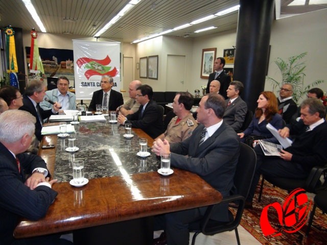 Governador assina edital para aquisição de viaturas.