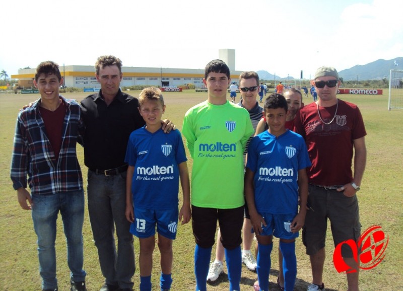 Atletas acompanhado de familiares.
