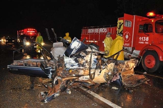 Homem morre em colisão contra ônibus da dupla Milionário e José Rico
Crédito: Abel Oliveira / Especial CP 