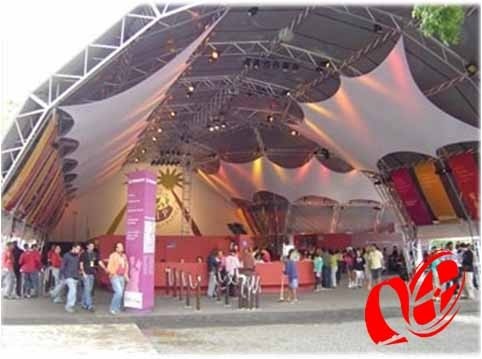 Lona que será montada para as festividades.