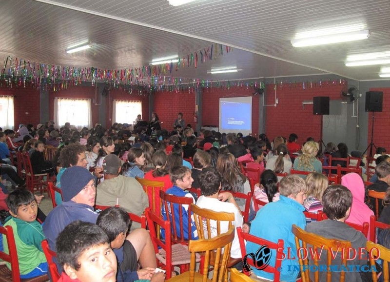 Alunos participam da palestra. Foto: www.campoere_1.com