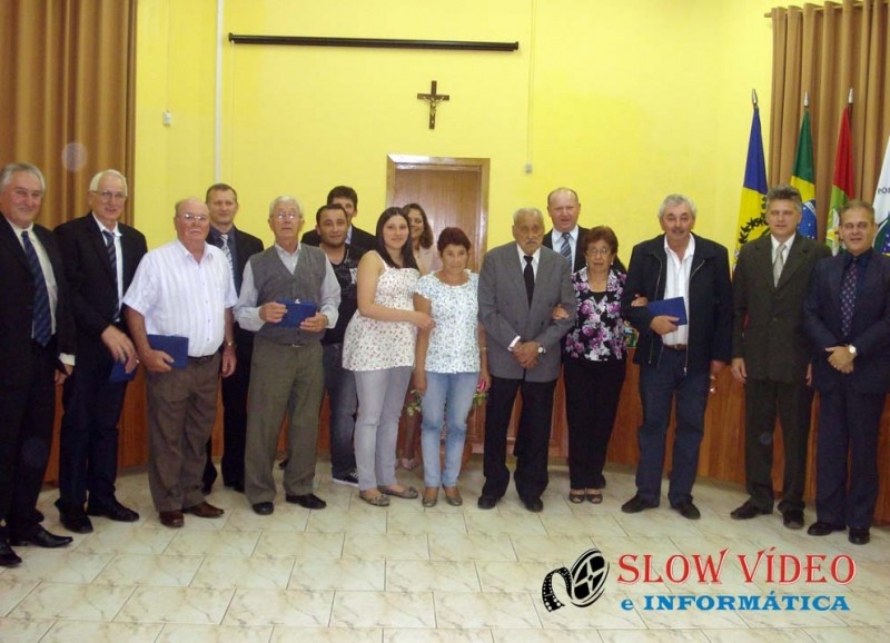 Ex-vereadores foram homenageados. Foto: www.campoere_1.com