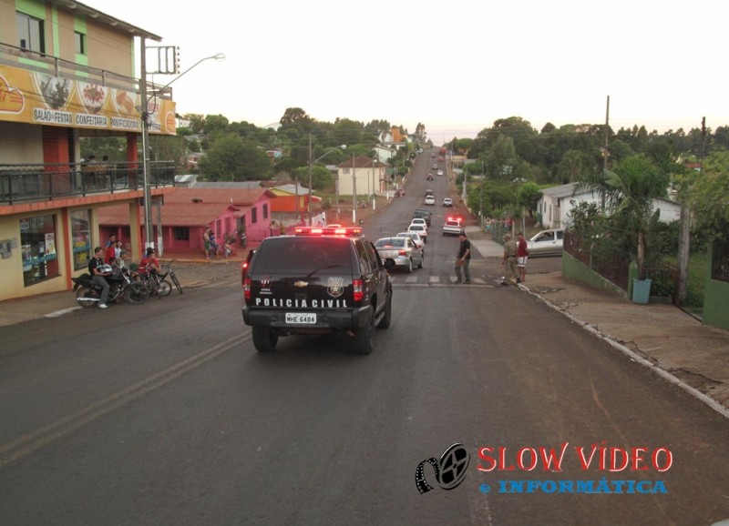 Policiais civis e militares realizaram os primeiros socorros. Foto: www.campoere_1.com