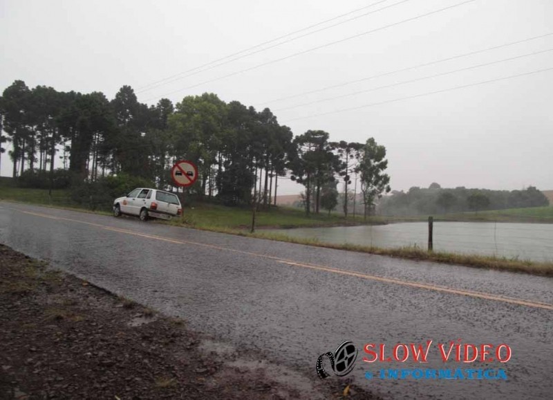 Criança sofre ferimentos ao ser atropelada quando atrevessava a rodovia. Foto: www.campoere_1.com