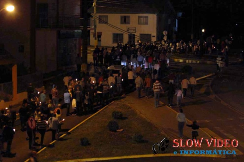 Fiéis acompanharam a procissão. Foto: www.campoere_1.com