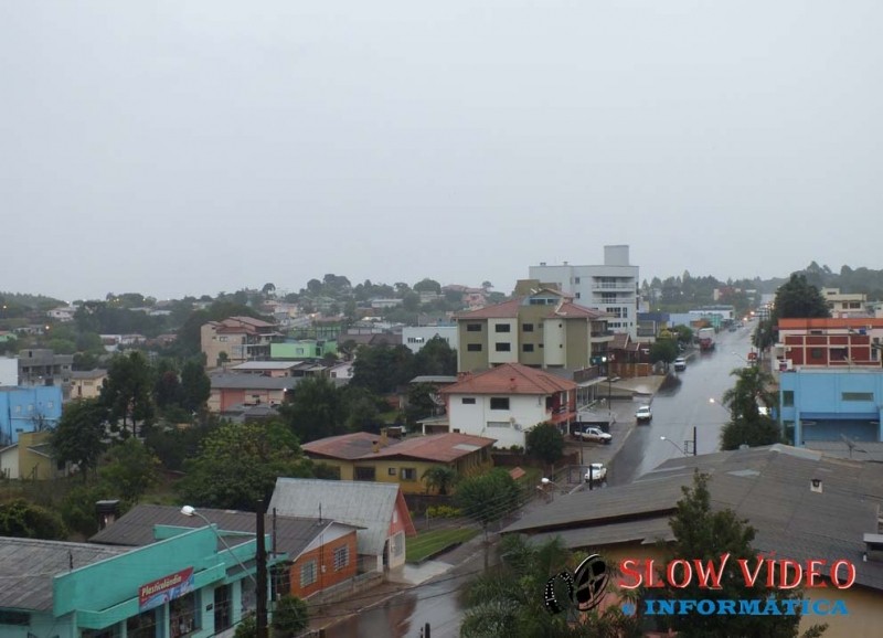 Manhã de chuva na região. Foto: www.campoere_1.com