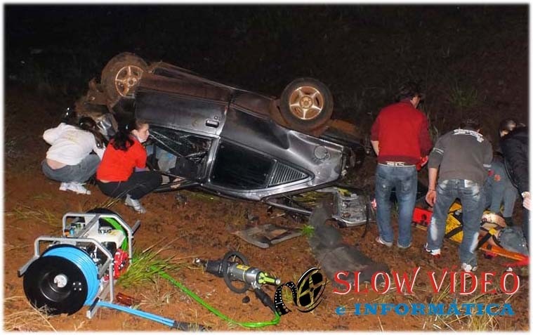 Acidente deixou 3 vitimas fatais e 2 em estado grave. Fotos www.campoere_1.com - Jandir Sabedot (1)