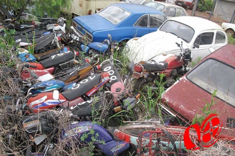 Esperança de limpeza no pádio da DPCO de Campo Erê. Foto: www.campoere_1.com