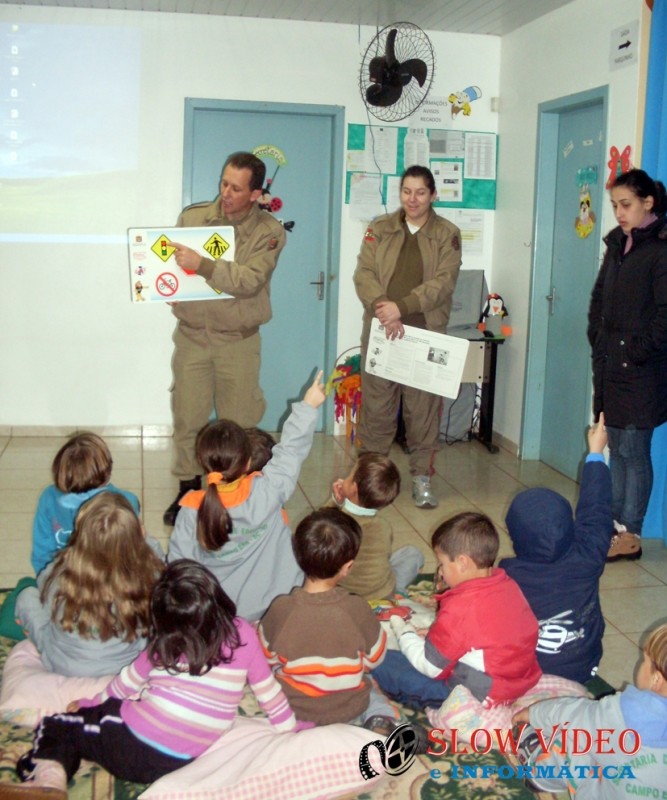 Palestra na escola - Prevenir é Melhor. Foto: PM